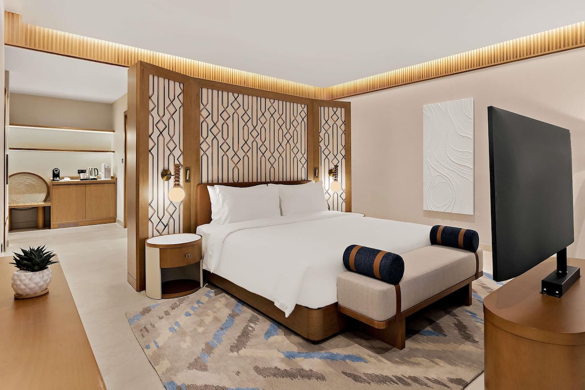 Suite | Minibar, desk, laptop workspace, soundproofing