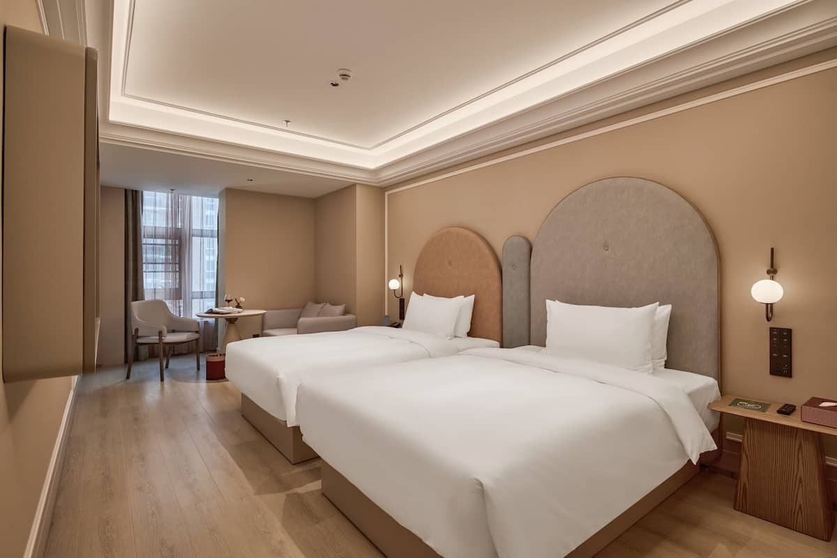 Free minibar, desk, blackout curtains, soundproofing