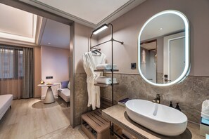 Deluxe Room, 1 King Bed