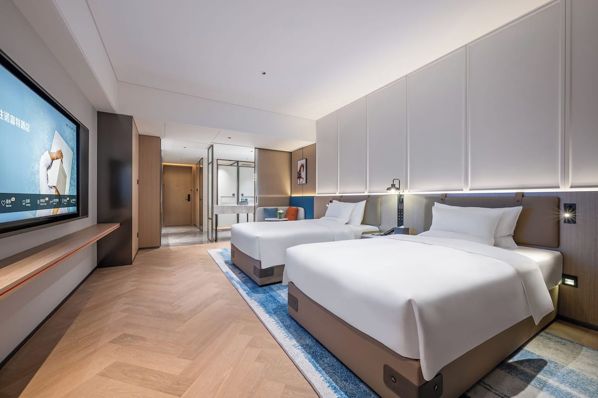 Luxe beddengoed, donsdekens, een minibar met enkele gratis items