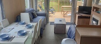 Cholwell 3-bed Lodge - Sleeps 6 - Pet Friendly