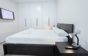 2 Schlafzimmer, laptopgeeigneter Arbeitsplatz, Bügeleisen/Bügelbrett