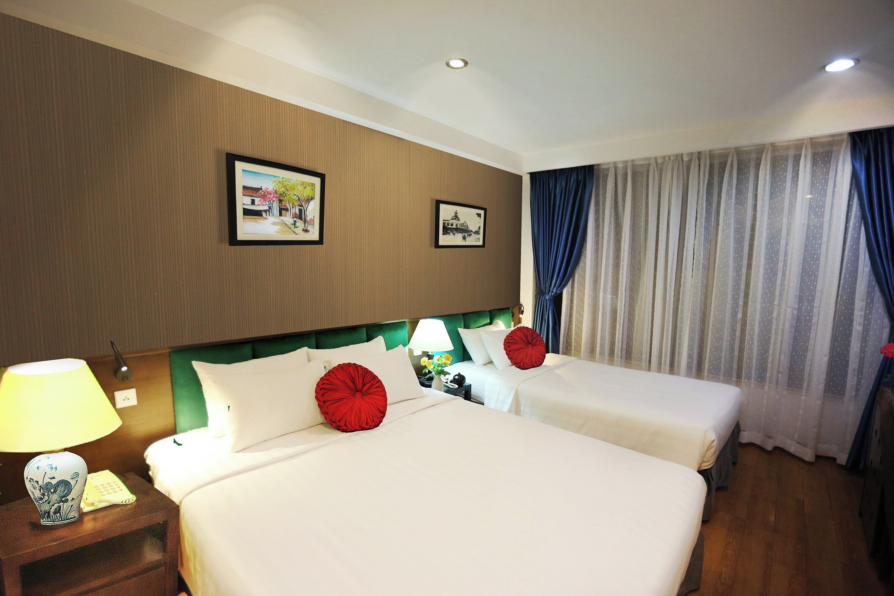 Deluxe kamer, 1 twee- of 2 eenpersoonsbedden | Een kluis op de kamer, een bureau, gratis wifi, beddengoed