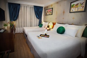 Peti besi dalam bilik, meja, Wi-fi percuma, cadar katil 