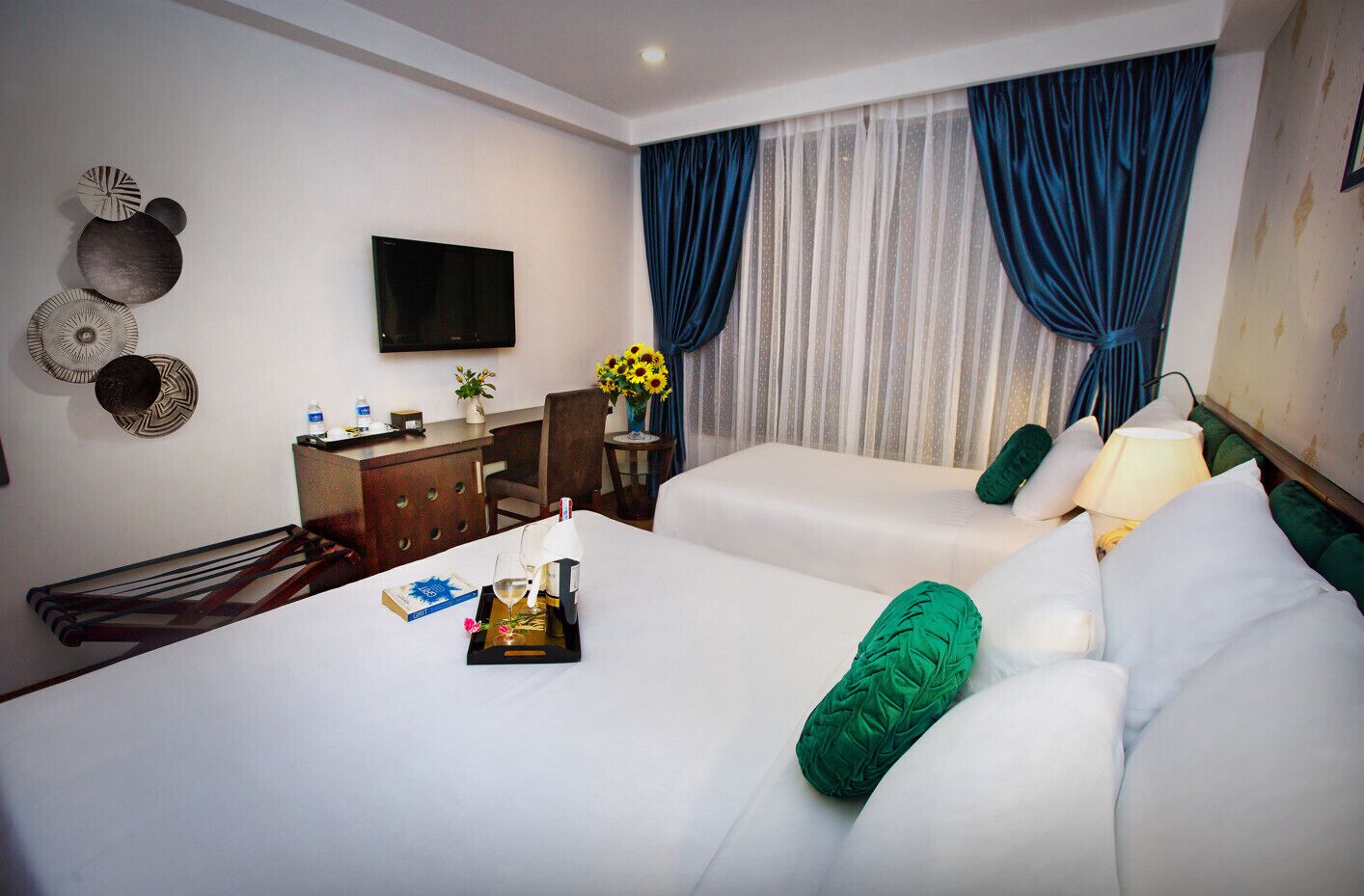 Familie driepersoonskamer | Een kluis op de kamer, een bureau, gratis wifi, beddengoed