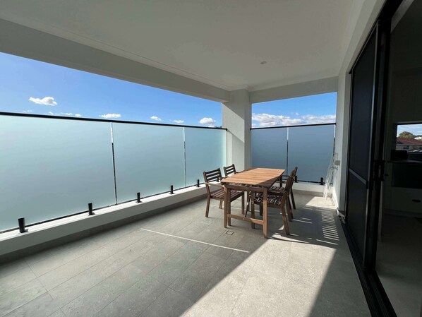 تناول الطعام بالخارج