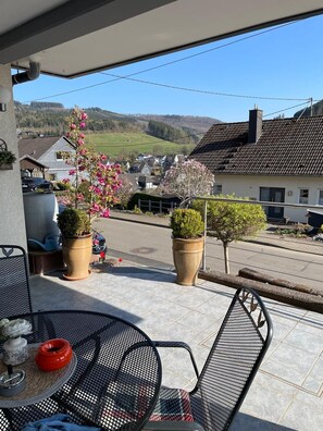 تناول الطعام بالخارج