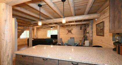 New Listing Sleeps 8 25 Mins to Yellowstone