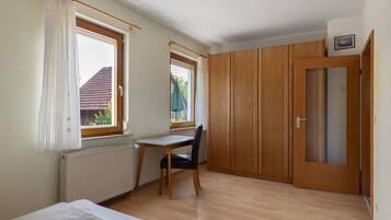 2 bedrooms, WiFi, bed sheets