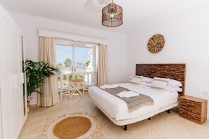 6 bedrooms, desk, iron/ironing board, travel cot