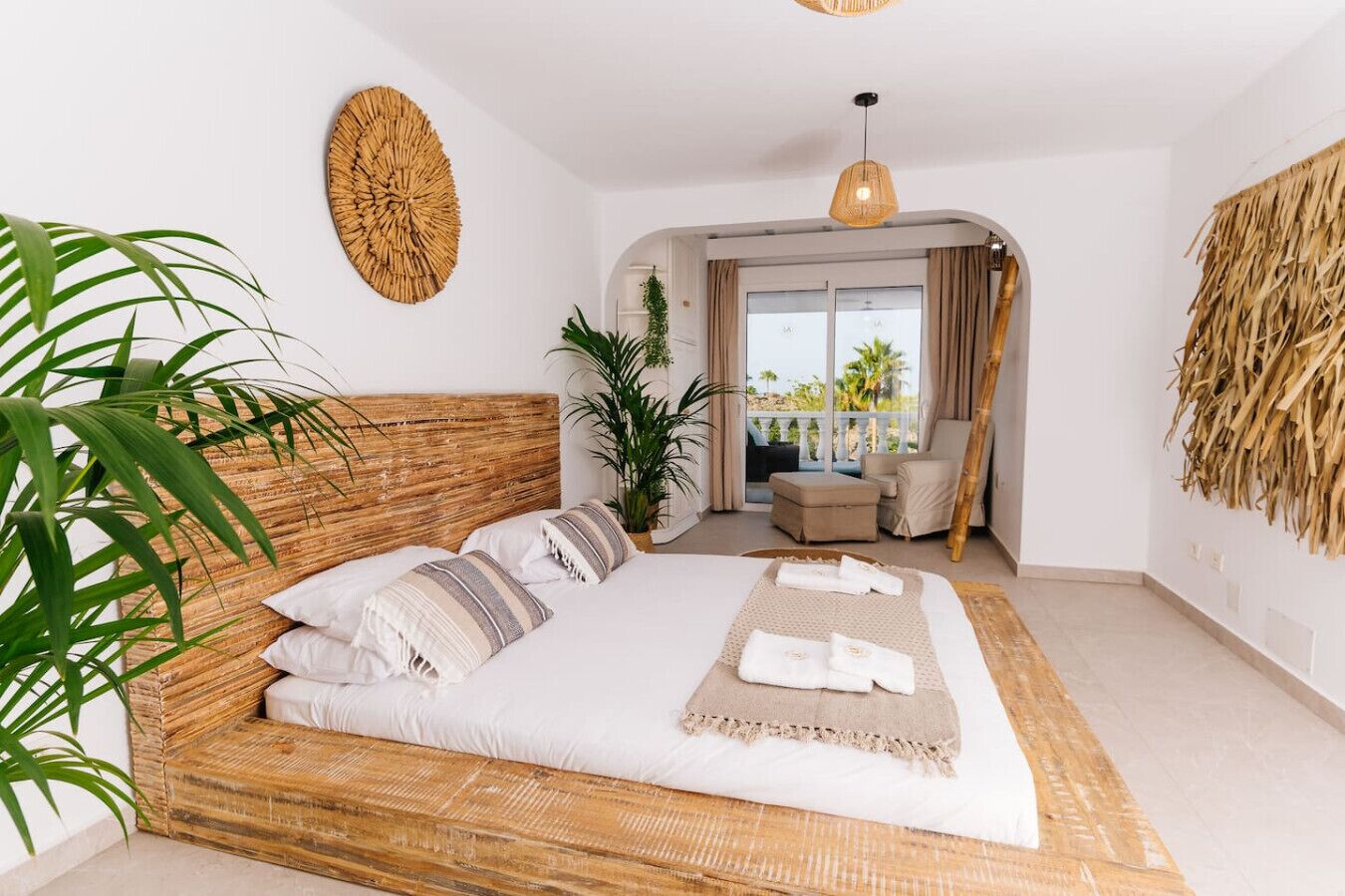 6 soveværelser, skrivebord, strygejern/strygebræt, weekendseng