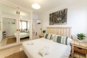 6 bedrooms, desk, iron/ironing board, WiFi