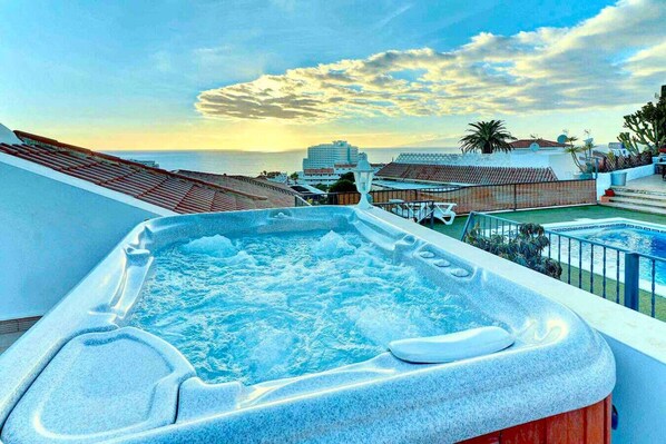 Bañera de hidromasaje exterior