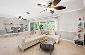 Smart TV, table tennis