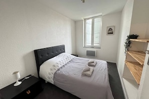 1 chambre, fer et planche Ă repasser, draps fournis