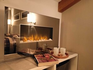 Interior - Elegant attic with Dolomites view, relaxation and nature in Levico Terme. (Levico Terme)