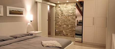 2 bedrooms, desk, free WiFi, bed sheets