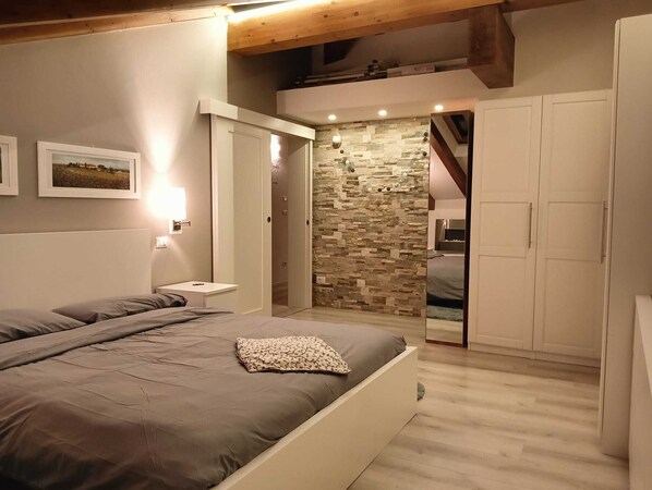 2 bedrooms, desk, free WiFi, bed sheets