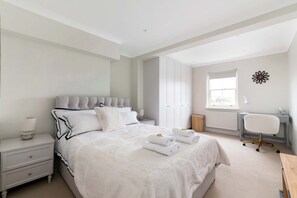 1 bedroom, desk, iron/ironing board, WiFi