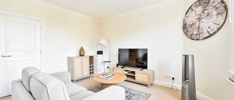 TV, studio