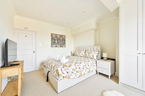 1 bedroom, desk, iron/ironing board, WiFi