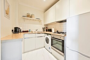 Geladeira, fogão, cooktop, cafeteira/chaleira