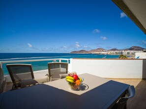 Apartment | Outdoor dining - Apartment Las Canteras With Ocean Views (Las Palmas de Gran Canaria)