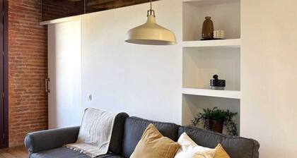 Bright & Cozy Stay in the Heart of Barcelona