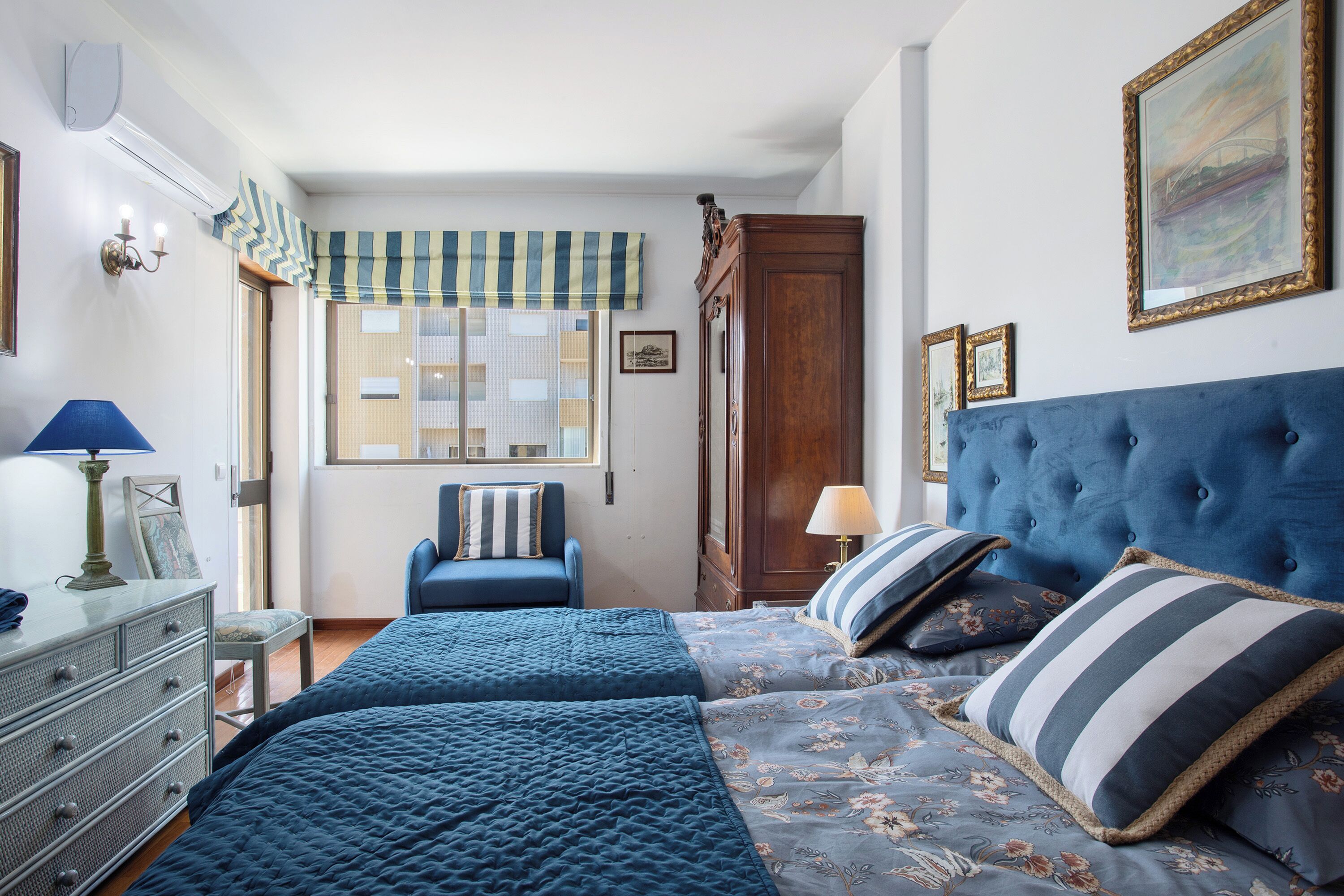 1 dormitorio, tabla de planchar con plancha, wifi y ropa de cama