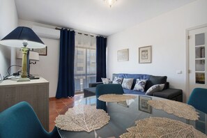 TV - Apartment 'Casa Do Mar' with Sea View, Wi-Fi and Air Conditioning (Figueira da Foz)