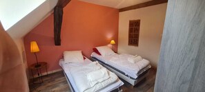 7 bedrooms, iron/ironing board, WiFi
