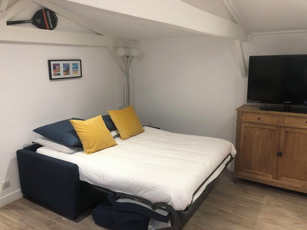 1 bedroom, iron/ironing board, WiFi, bed sheets
