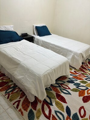 2 chambres, fer et planche à repasser, Wi-Fi, draps fournis