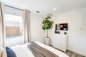 3 makuuhuonetta, silitysrauta/-lauta, vauvan matkasänky, Wi-Fi