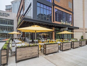 屋外ダイニングエリア