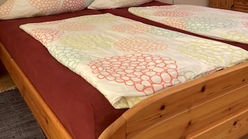 Iron/ironing board, WiFi, bed sheets