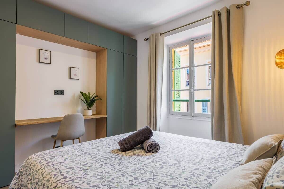 2 slaapkamers, een strijkplank/strijkijzer, gratis wifi, beddengoed