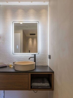 Douche, séchoir à cheveux