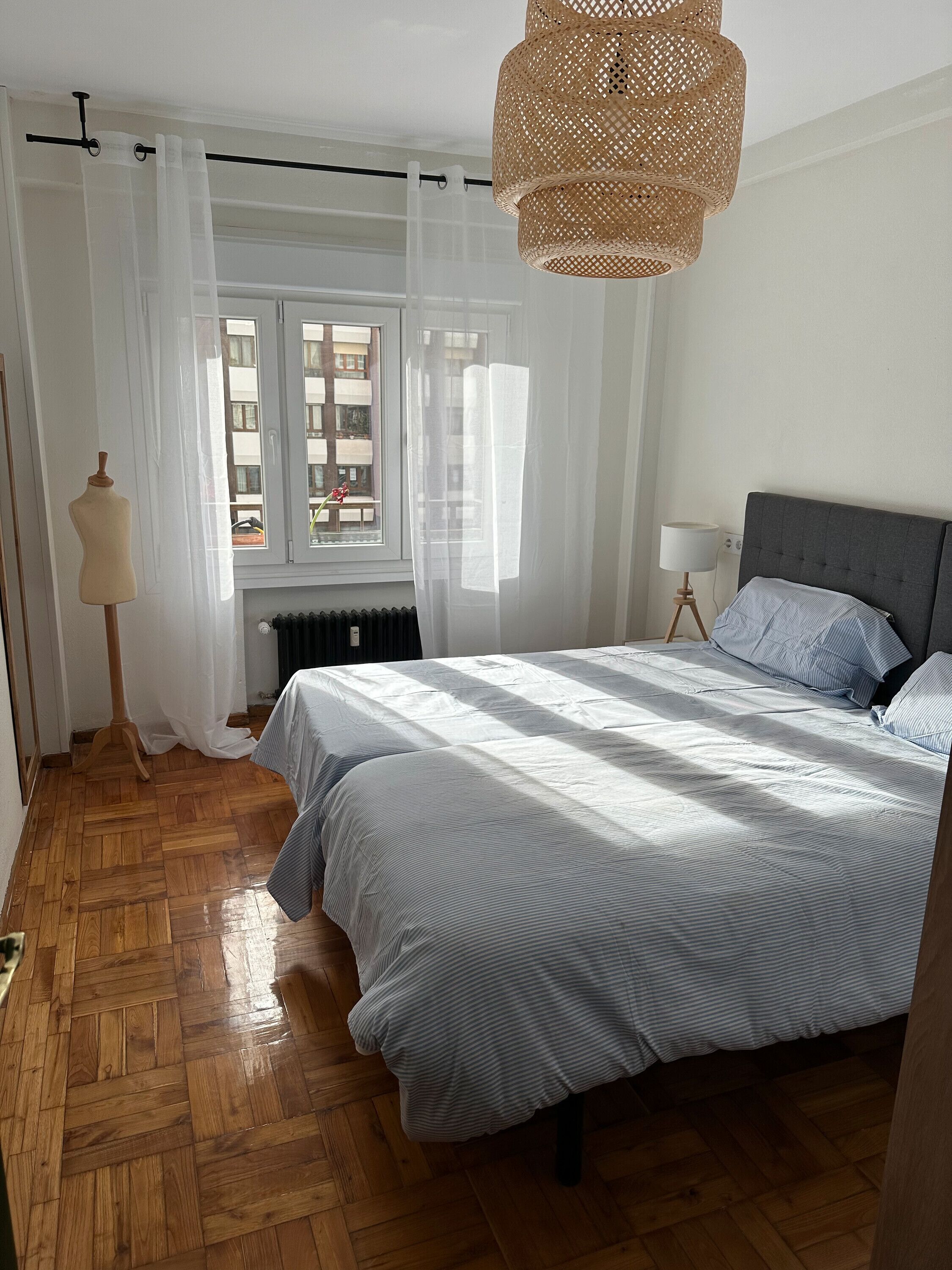 3 chambres, fer et planche à repasser, Wi-Fi, draps fournis