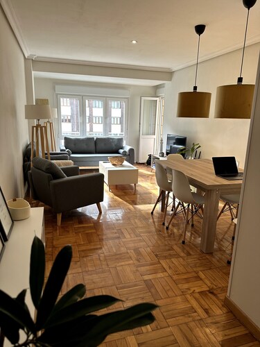 Apartment 'Centro De Oviedo' with Balcony and Wi-Fi