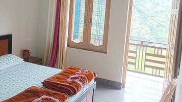 Habitación clásica doble, balcón, vistas a la montaña | Wifi gratis