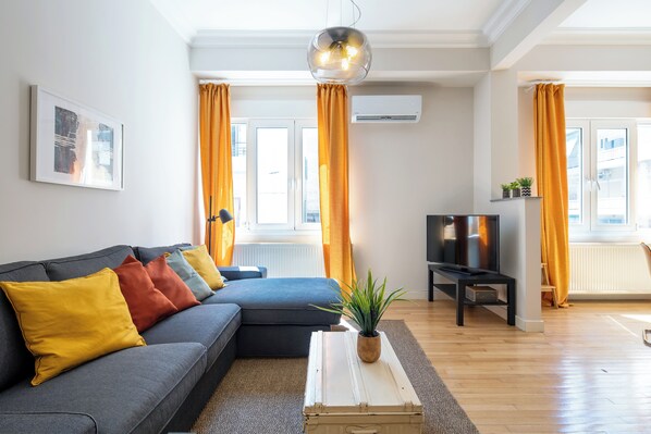 Apartment, 2 Bedrooms, Balcony, City View | Living room | 43-inch plasma TV with digital channels, streaming services