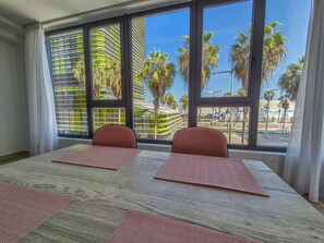 Dining - Apartment in Las Palmas by Las Canteras Beach (Las Palmas de Gran Canaria)