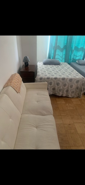 1 camera, ferro/asse da stiro, lenzuola