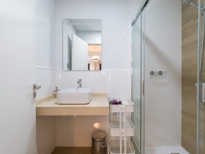 Bathroom - Stylish Retreat in La Isleta (Las Palmas de Gran Canaria)