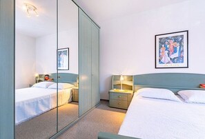 1 bedroom, iron/ironing board, travel cot, free WiFi