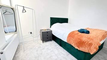 4 bedrooms, iron/ironing board, free WiFi, bed sheets