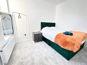4 slaapkamers, een strijkplank/strijkijzer, gratis wifi, beddengoed