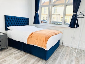 4 habitaciones, tabla de planchar con plancha y wifi gratis