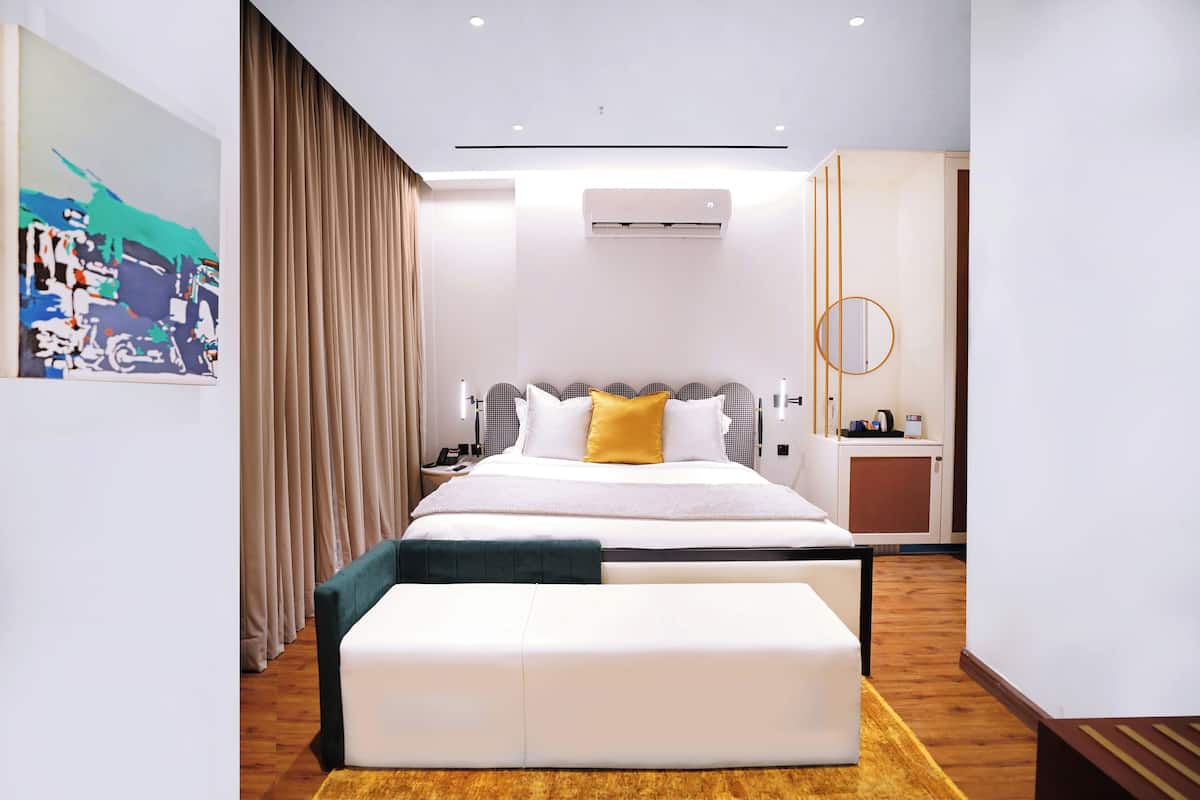Soundproofing, iron/ironing board, free WiFi